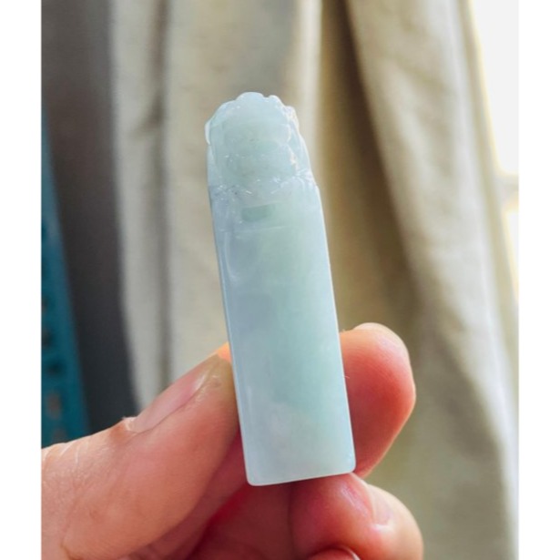 天然A貨緬甸玉 細潤藍綠手工雕招財納福貔貅翡翠印章/私章/方印 光滑細肉 勻稱滿底色 手捧元寶-細節圖3