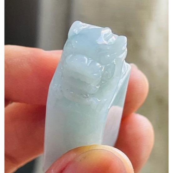 天然A貨緬甸玉 細潤藍綠手工雕招財納福貔貅翡翠印章/私章/方印 光滑細肉 勻稱滿底色 手捧元寶-細節圖5