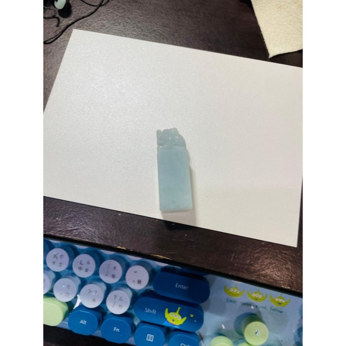 天然A貨緬甸玉 細潤藍綠手工雕招財納福貔貅翡翠印章/私章/方印 光滑細肉 勻稱滿底色 手捧元寶-細節圖11