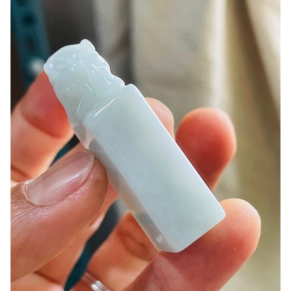 天然A貨緬甸玉 細潤淺藍綠手工雕招財納福貔貅翡翠印章/私章/方印 光滑細肉 勻稱滿底色 手捧元寶-細節圖4