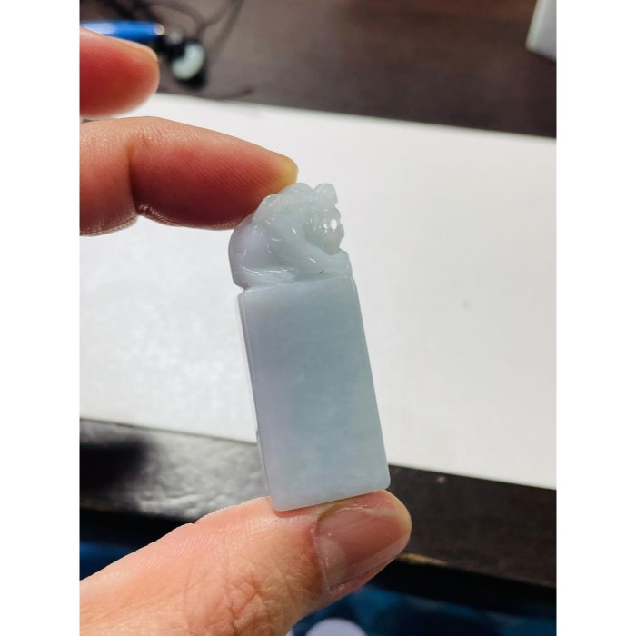 天然A貨緬甸玉 細潤淺藍綠手工雕招財納福貔貅翡翠印章/私章/方印 光滑細肉 勻稱滿底色 手捧元寶-細節圖9