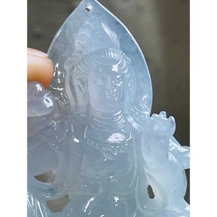 天然A貨緬甸玉 冰種白月光精工透雕自在觀音翡翠佛牌 冰膠透粉透藍 帶剛性泛藍光 精開莊嚴慈悲法像 附台証-細節圖2