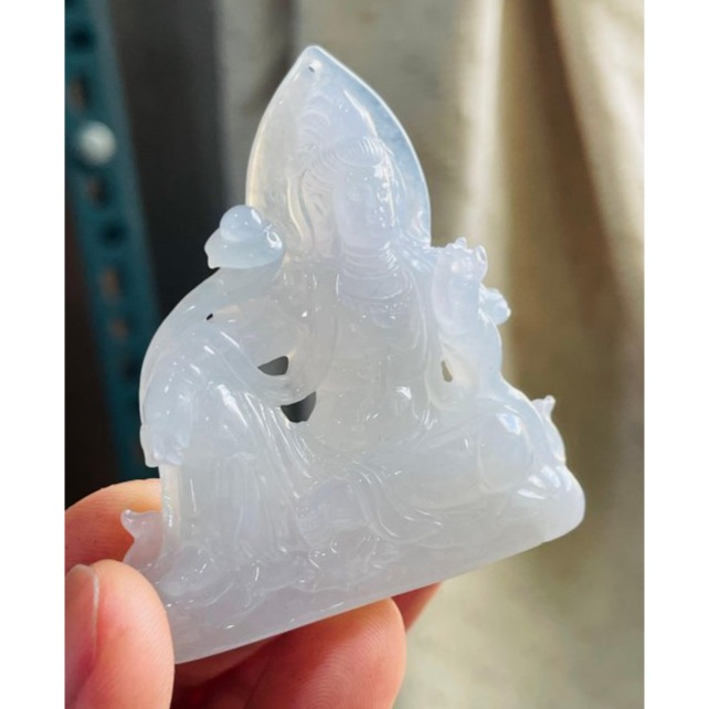 天然A貨緬甸玉 冰種白月光精工透雕自在觀音翡翠佛牌 冰膠透粉透藍 帶剛性泛藍光 精開莊嚴慈悲法像 附台証-細節圖5