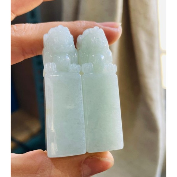 天然A貨緬甸玉 冰潤果綠手工雕招財公母貔貅翡翠印章/正方印/對印(一對) 扎實帶綠老冰料 色滿勻稱-細節圖2