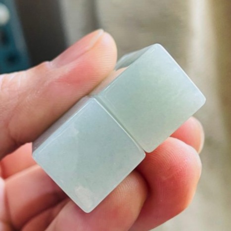 天然A貨緬甸玉 冰潤果綠手工雕招財公母貔貅翡翠印章/正方印/對印(一對) 扎實帶綠老冰料 色滿勻稱-細節圖8