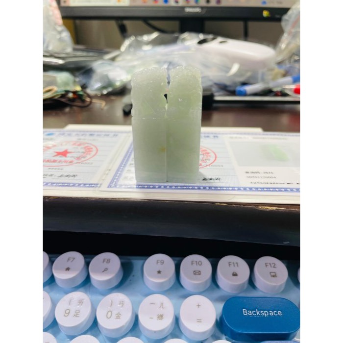 天然A貨緬甸玉 冰潤果綠手工雕招財公母貔貅翡翠印章/正方印/對印(一對) 扎實帶綠老冰料 色滿勻稱-細節圖9