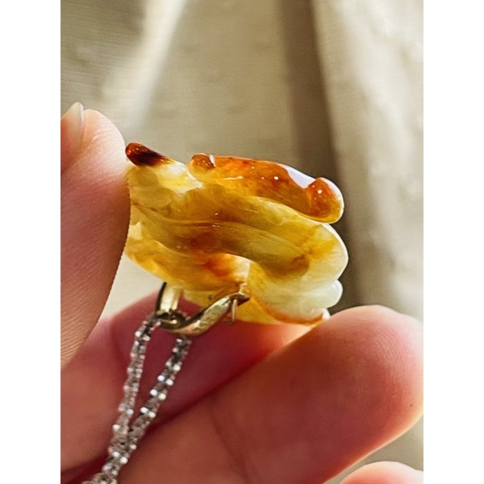 天然A貨緬甸玉 老坑漸變紅大吉大利/天賜良機翡翠玉墜 天然雪梨黃漸變紅 色過底油亮光澤自現 雕工俏皮可愛公雞-細節圖4