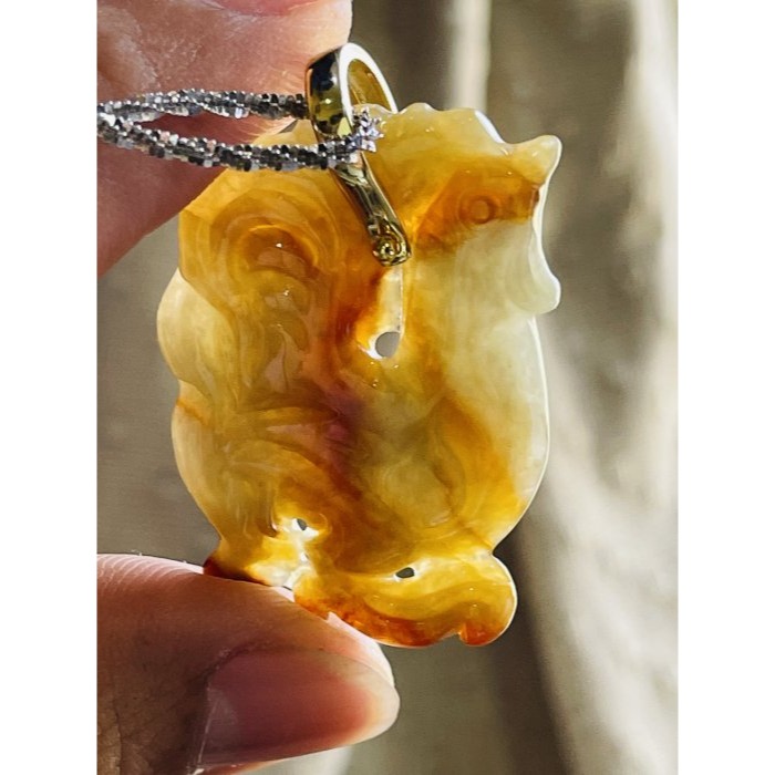 天然A貨緬甸玉 老坑漸變紅大吉大利/天賜良機翡翠玉墜 天然雪梨黃漸變紅 色過底油亮光澤自現 雕工俏皮可愛公雞-細節圖6