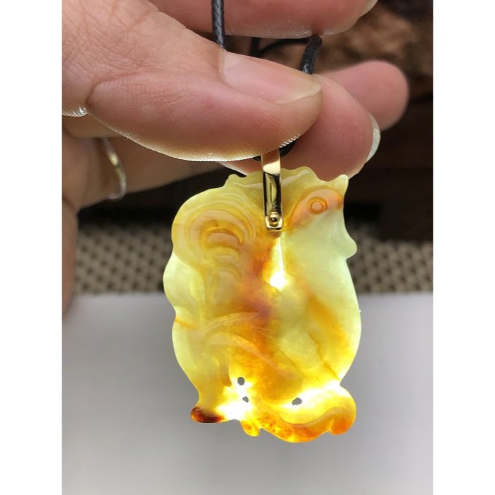 天然A貨緬甸玉 老坑漸變紅大吉大利/天賜良機翡翠玉墜 天然雪梨黃漸變紅 色過底油亮光澤自現 雕工俏皮可愛公雞-細節圖7