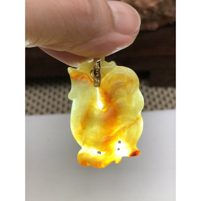 天然A貨緬甸玉 老坑漸變紅大吉大利/天賜良機翡翠玉墜 天然雪梨黃漸變紅 色過底油亮光澤自現 雕工俏皮可愛公雞-細節圖8
