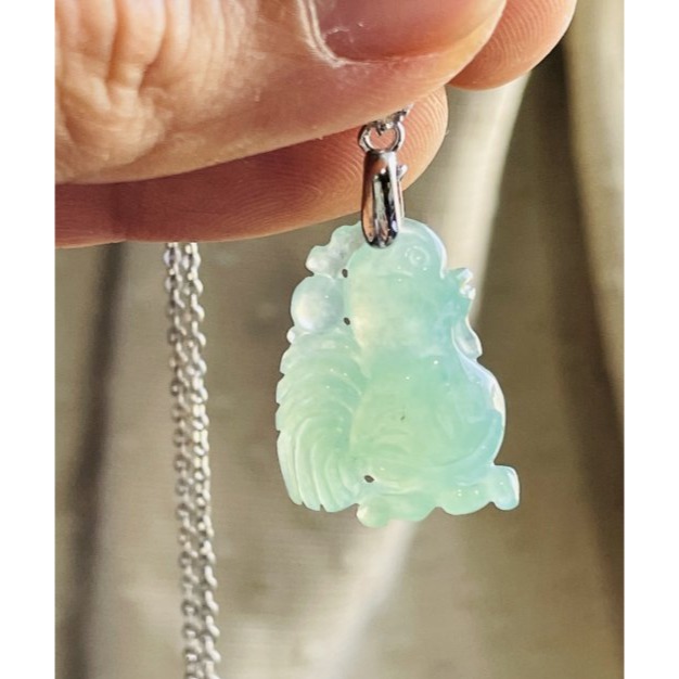天然A貨緬甸玉 冰種青綠天賜良雞翡翠玉墜 起光感滿色冰綠 色純色滿勻稱 俏皮可愛小公雞-細節圖6