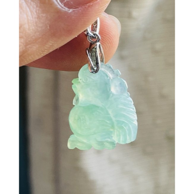 天然A貨緬甸玉 冰種青綠天賜良雞翡翠玉墜 起光感滿色冰綠 色純色滿勻稱 俏皮可愛小公雞-細節圖7