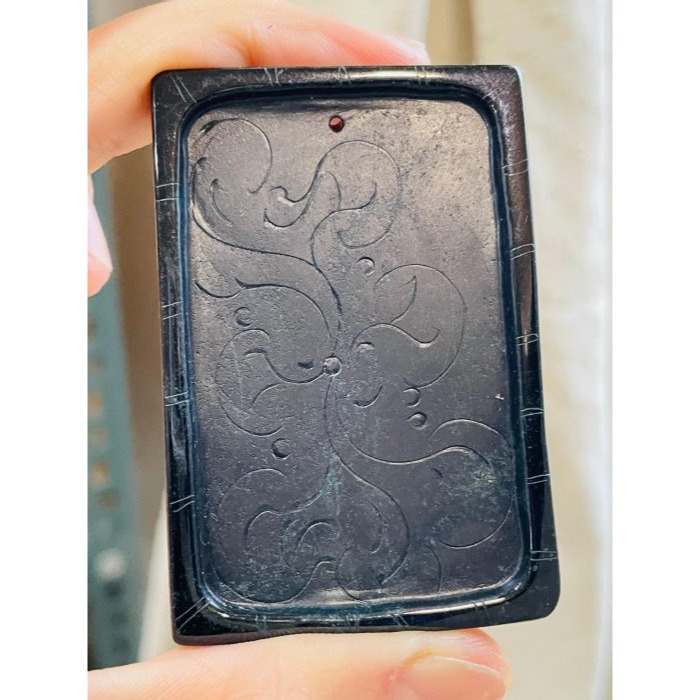 天然A貨緬甸玉 溫潤墨翠御龍關公翡翠玉牌 黑中透綠 顯工霧亮雙工 法像莊嚴 64方正牌形-細節圖6