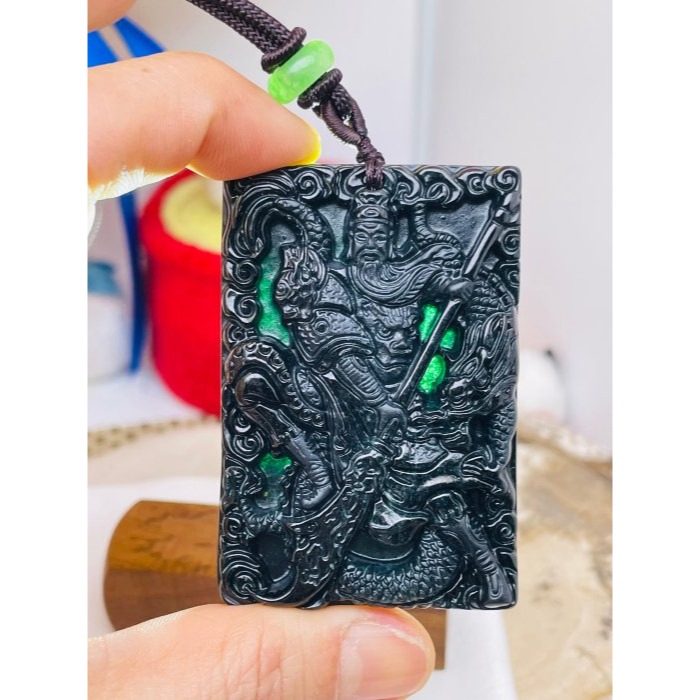 天然A貨緬甸玉 溫潤墨翠御龍關公翡翠玉牌 黑中透綠 顯工霧亮雙工 法像莊嚴 64方正牌形-細節圖8