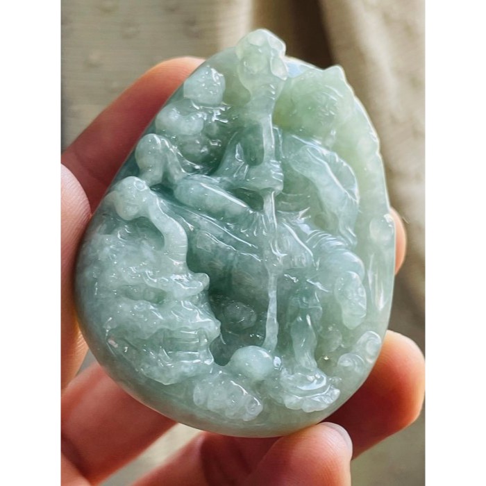 天然A貨緬甸玉 莫西沙 冰潤湖綠坐姿地藏王菩薩翡翠佛牌 滿綠底色冰帶膠感 厚庄完美一刀切牌形-細節圖3