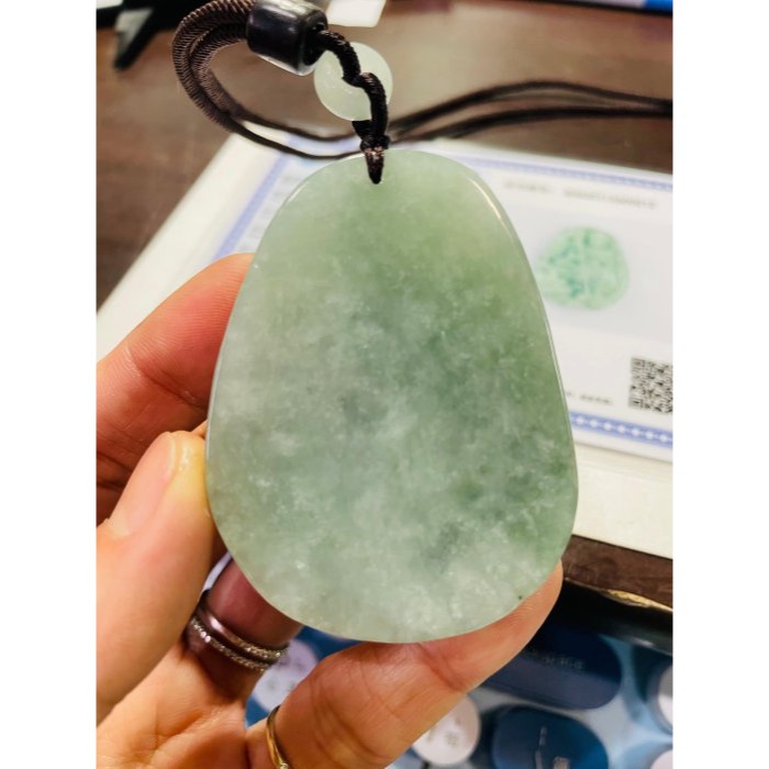 天然A貨緬甸玉 莫西沙 冰潤湖綠坐姿地藏王菩薩翡翠佛牌 滿綠底色冰帶膠感 厚庄完美一刀切牌形-細節圖10