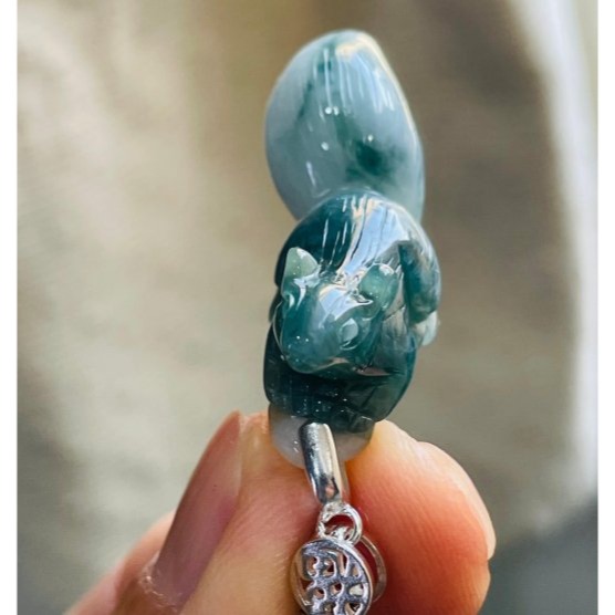 天然A貨緬甸玉 老藍水雙彩立體雕鼠來寶翡翠玉墜 起冰藍水帶白冰 巧雕可愛松鼠手捧銅錢-細節圖6