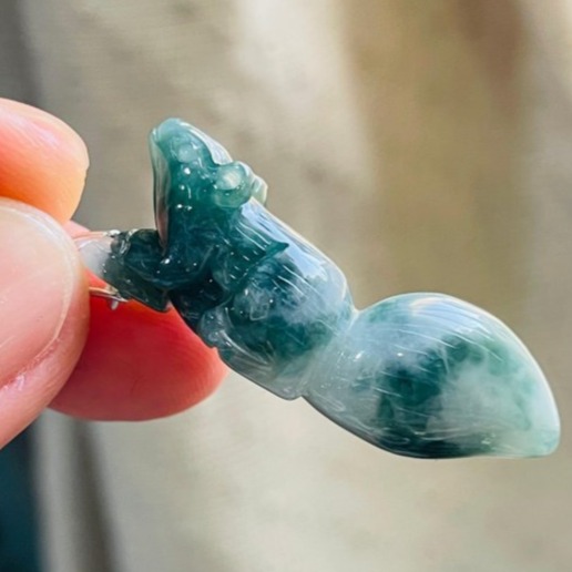 天然A貨緬甸玉 老藍水雙彩立體雕鼠來寶翡翠玉墜 起冰藍水帶白冰 巧雕可愛松鼠手捧銅錢-細節圖7