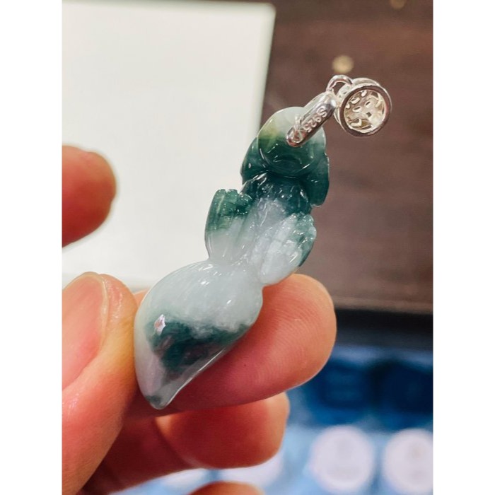 天然A貨緬甸玉 老藍水雙彩立體雕鼠來寶翡翠玉墜 起冰藍水帶白冰 巧雕可愛松鼠手捧銅錢-細節圖11