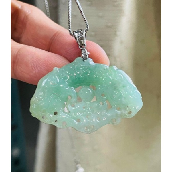 天然A貨緬甸玉 冰潤果綠鏤空雕雙龍護主翡翠鎖片 膠潤芙蓉底庄 鮮亮晴綠 雙面立體透雕-細節圖2