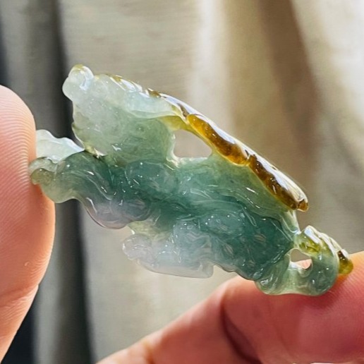 天然A貨緬甸玉 老坑油綠俏糖黃手工俏色雕霸王貔貅翡翠玉墜 冰膠油青肉 留皮巧雕財在身後 靠山生財-細節圖2