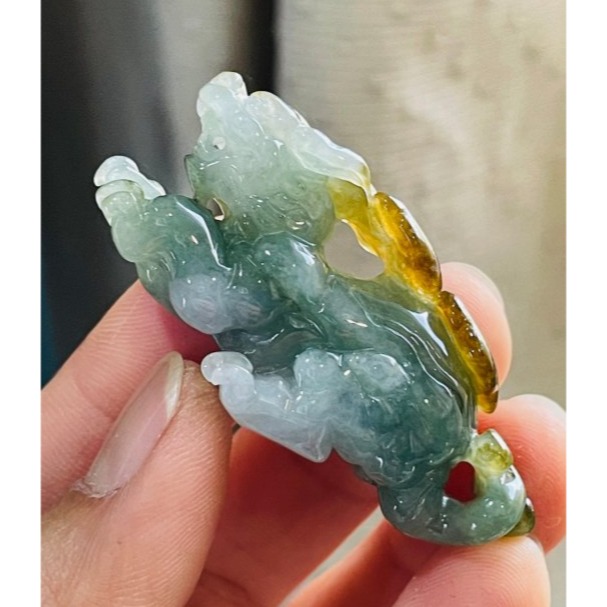 天然A貨緬甸玉 老坑油綠俏糖黃手工俏色雕霸王貔貅翡翠玉墜 冰膠油青肉 留皮巧雕財在身後 靠山生財-細節圖5