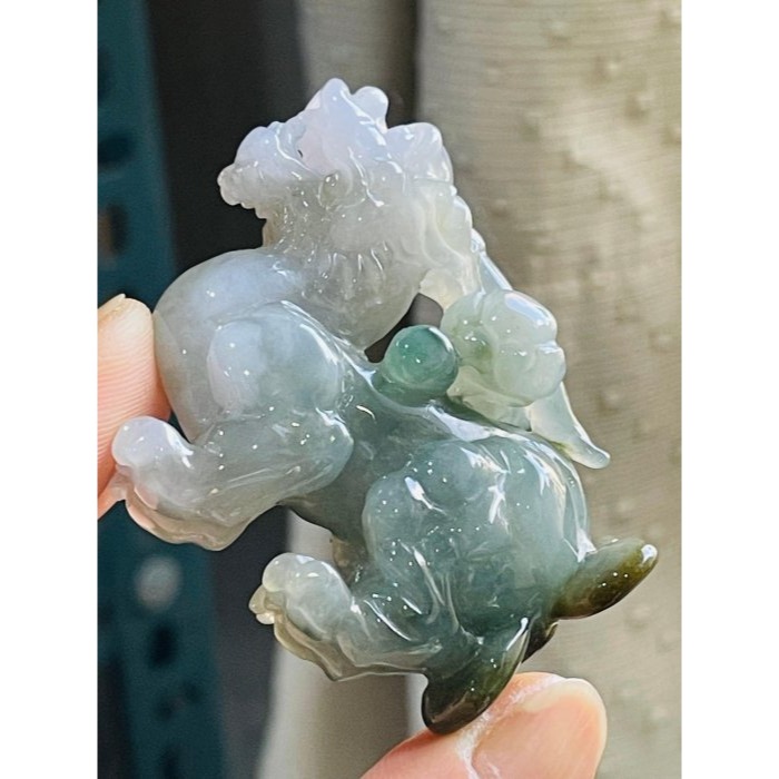 天然A貨緬甸玉 冰潤三彩手工俏色雕霸王貔貅翡翠玉墜/擺件 冰膠紫綠 冰糖黃俏雕財在身後 靠山生財-細節圖2