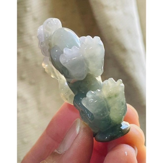 天然A貨緬甸玉 冰潤三彩手工俏色雕霸王貔貅翡翠玉墜/擺件 冰膠紫綠 冰糖黃俏雕財在身後 靠山生財-細節圖8