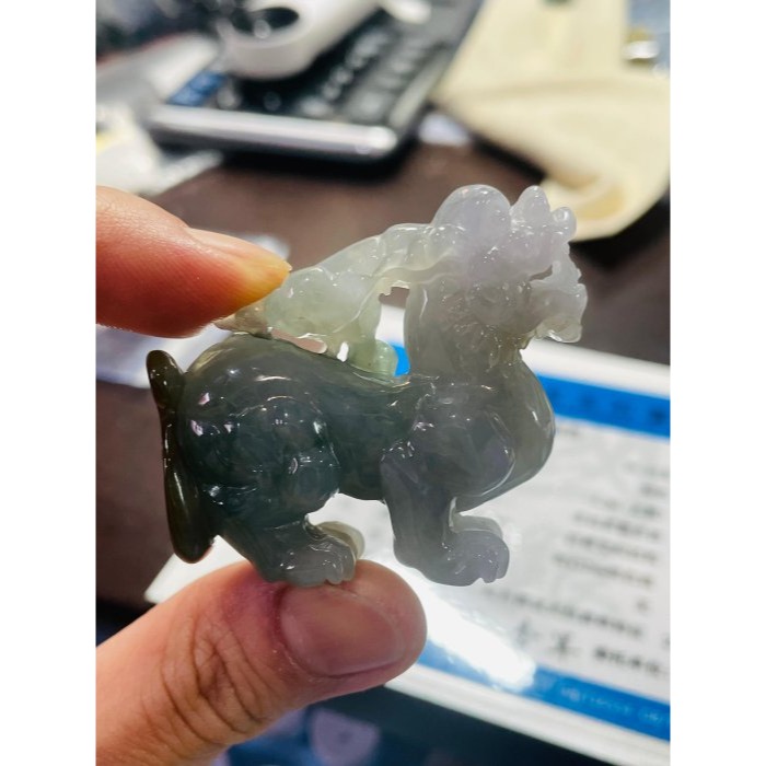 天然A貨緬甸玉 冰潤三彩手工俏色雕霸王貔貅翡翠玉墜/擺件 冰膠紫綠 冰糖黃俏雕財在身後 靠山生財-細節圖9