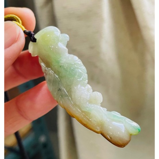 天然A貨緬甸玉 老坑三彩手工雕英武神勇翡翠玉墜 黃加綠巧雕全立體鸚鵡 天然蜜糖黃俏羽毛 整隻透光油潤-細節圖2