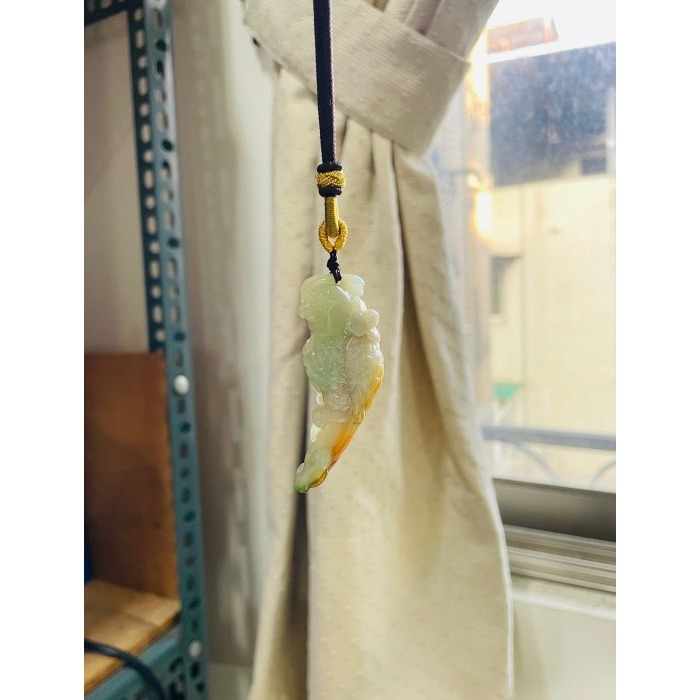 天然A貨緬甸玉 老坑三彩手工雕英武神勇翡翠玉墜 黃加綠巧雕全立體鸚鵡 天然蜜糖黃俏羽毛 整隻透光油潤-細節圖8