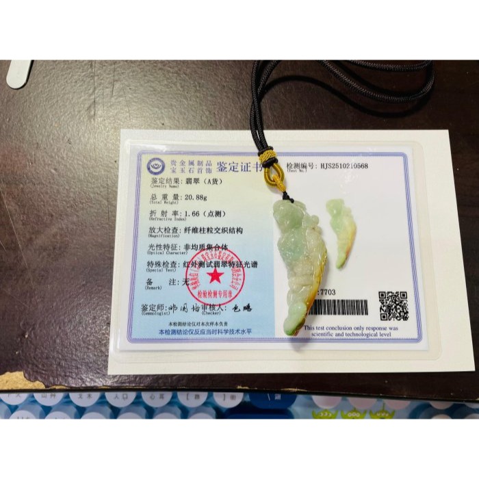 天然A貨緬甸玉 老坑三彩手工雕英武神勇翡翠玉墜 黃加綠巧雕全立體鸚鵡 天然蜜糖黃俏羽毛 整隻透光油潤-細節圖11