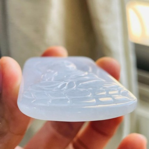 天然A貨緬甸玉 白冰純色阿彌陀佛翡翠佛牌 乾淨奶白底色 厚實方正一刀切牌形 法像莊嚴-細節圖5
