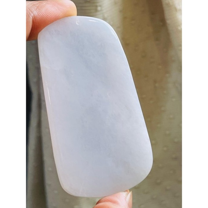 天然A貨緬甸玉 白冰純色阿彌陀佛翡翠佛牌 乾淨奶白底色 厚實方正一刀切牌形 法像莊嚴-細節圖6