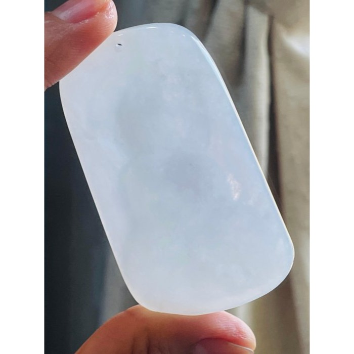 天然A貨緬甸玉 白冰純色阿彌陀佛翡翠佛牌 乾淨奶白底色 厚實方正一刀切牌形 法像莊嚴-細節圖7
