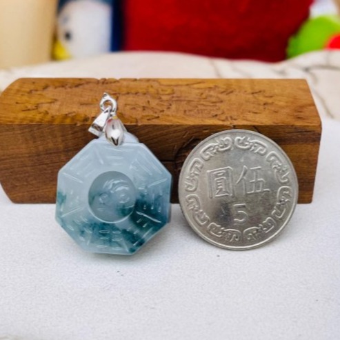天然A貨緬甸玉 冰飄花太極小八卦翡翠玉墜 冰膠底妝 透光藍花靈動 水頭好小巧配戴無壓力-細節圖3