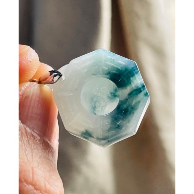 天然A貨緬甸玉 冰飄花太極小八卦翡翠玉墜 冰膠底妝 透光藍花靈動 水頭好小巧配戴無壓力-細節圖5