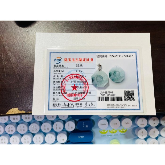 天然A貨緬甸玉 冰飄花太極小八卦翡翠玉墜 冰膠底妝 透光藍花靈動 水頭好小巧配戴無壓力-細節圖10