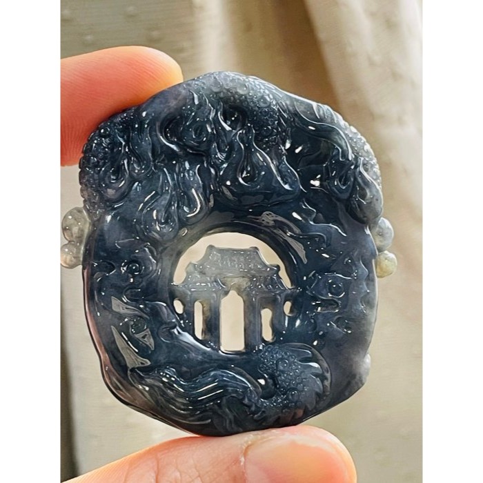 天然A貨緬甸玉 老坑烏雞藏金雙面透雕府上有龍翡翠龍牌 全透光冰膠底妝 龍守府第家運興隆-細節圖2