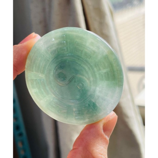 天然A貨緬甸玉 冰潤湖綠雙面雕太上老君翡翠八卦玉牌 起冰滿綠底色 底妝膠潤 厚實雕工立體 背面先天八卦-細節圖7