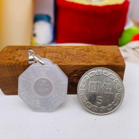 天然A貨緬甸玉 老坑白冰太極小八卦翡翠玉墜 冰起膠晶透底庄 乾淨膠潤好水頭 配戴輕巧無壓力-細節圖2