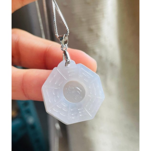 天然A貨緬甸玉 老坑白冰太極小八卦翡翠玉墜 冰起膠晶透底庄 乾淨膠潤好水頭 配戴輕巧無壓力-細節圖3