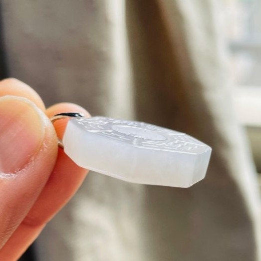 天然A貨緬甸玉 老坑白冰太極小八卦翡翠玉墜 冰起膠晶透底庄 乾淨膠潤好水頭 配戴輕巧無壓力-細節圖4