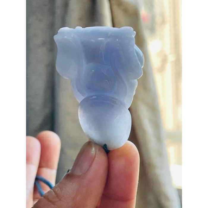 天然A貨緬甸玉 水潤粉紫藏金立體雕福德正神/土地公翡翠玉墜 過底粉嫩紫帶一抹金 顯色不失色 法像笑盈盈-細節圖7