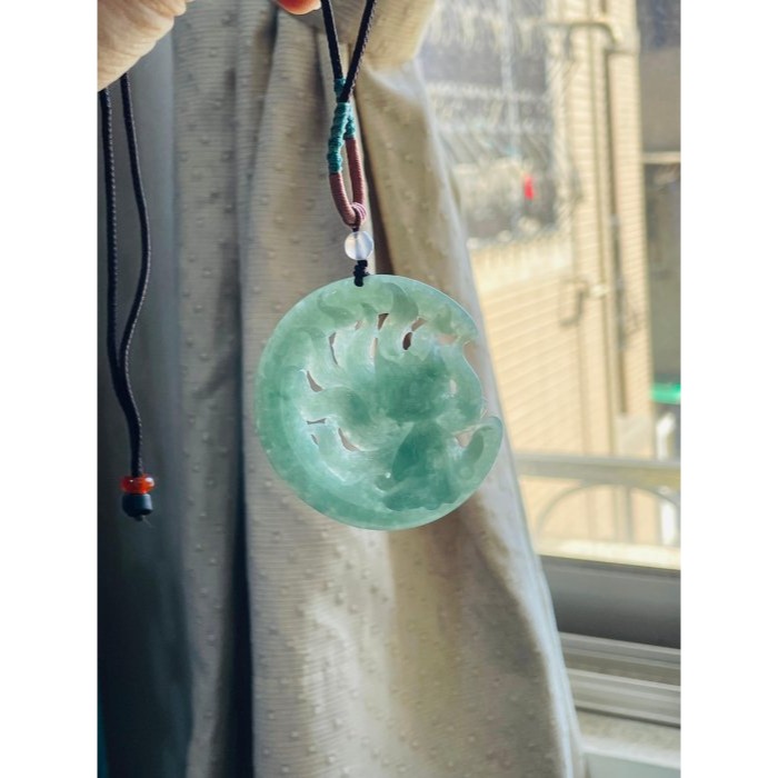 天然A貨緬甸玉 冰潤湖綠透雕雕九尾狐仙翡翠玉牌 滿綠色底色 勻稱透手 俏美鏤空精緻雕工-細節圖8