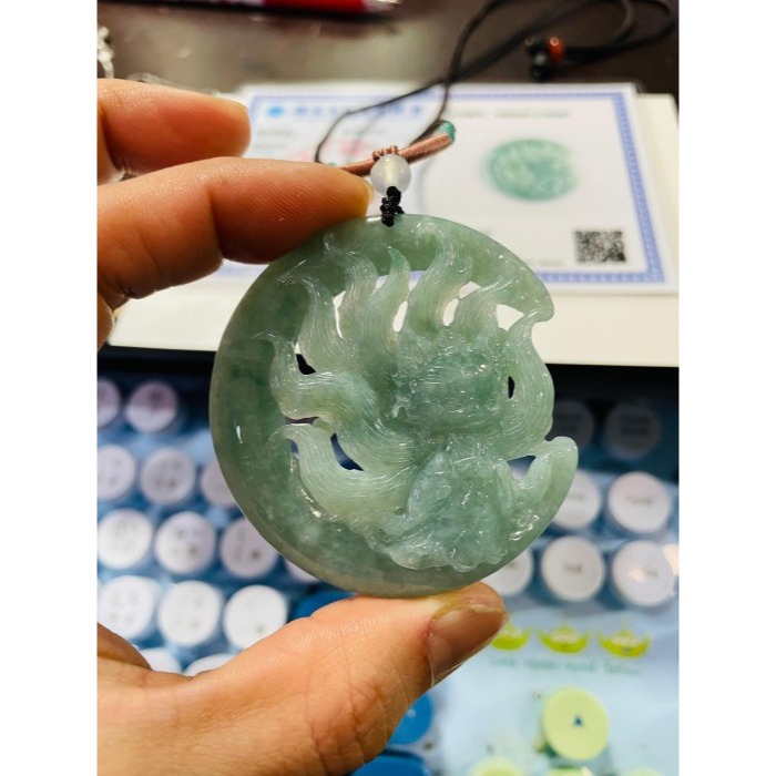 天然A貨緬甸玉 冰潤湖綠透雕雕九尾狐仙翡翠玉牌 滿綠色底色 勻稱透手 俏美鏤空精緻雕工-細節圖11