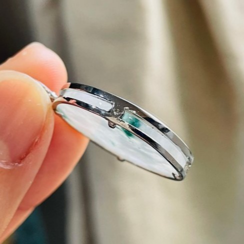 天然A貨緬甸玉 冰飄花大勝歸來/大聖歸來翡翠玉墜 無事牌為底雙面配戴 設計款重銀滿框包覆-細節圖4