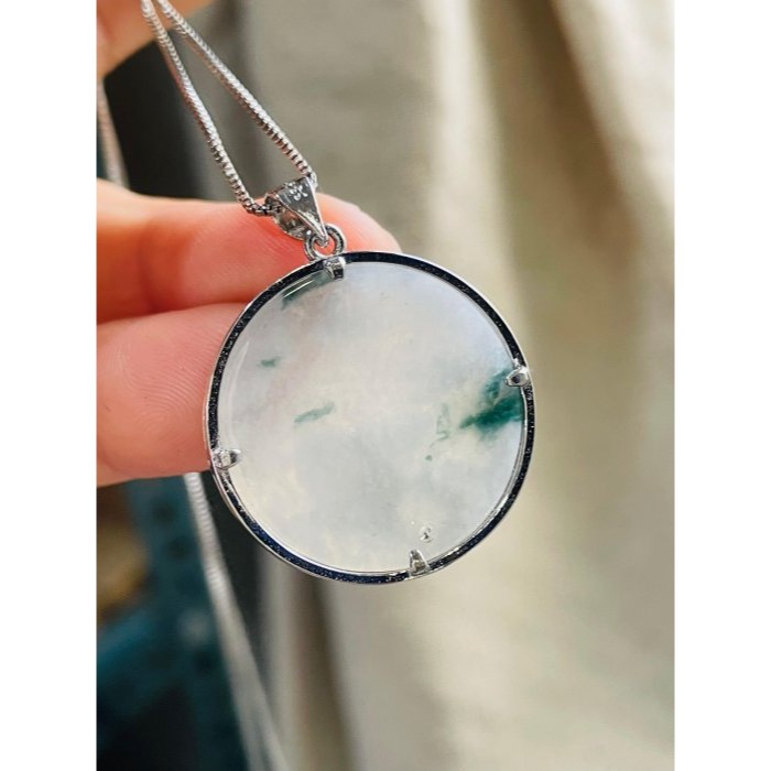 天然A貨緬甸玉 冰飄花大勝歸來/大聖歸來翡翠玉墜 無事牌為底雙面配戴 設計款重銀滿框包覆-細節圖6