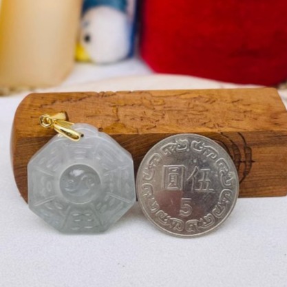 天然A貨緬甸玉 高冰黑冰太極小八卦翡翠玉墜 透手正冰烏雞全化芝麻點 配戴輕巧無壓力-細節圖3