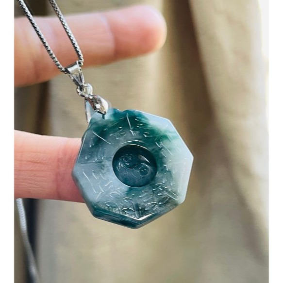 天然A貨緬甸玉 冰藍飄花藏金太極小八卦翡翠玉墜 白冰底色 滿滿過底藍花點綴雙面 小巧易配戴-細節圖3